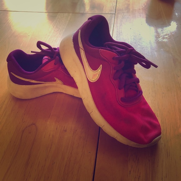 Nike Other - Girls Nike Roshe Nike Other - Girls Nike Roshe